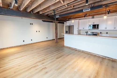 500-453-500 E Main St, Kingsport, TN, 37660-4852 | Card Image