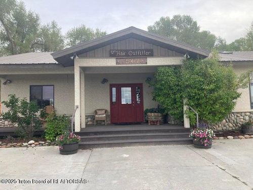 37 Fremont Lake Rd, Pinedale, WY, 82941-5213 | Card Image