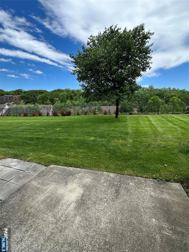 35 Magnolia Way, House attached with 3 bedrooms, 3 bathrooms and null parking in North Haledon NJ | Image 33
