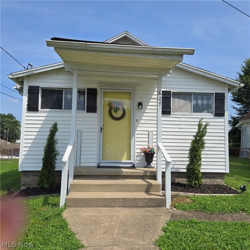 607 Gladstone St, Parkersburg, WV, 26101-5659 | Card Image
