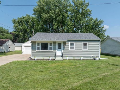 404 Sutton Ave, Elk Run Heights, IA, 50707-1354 | Card Image