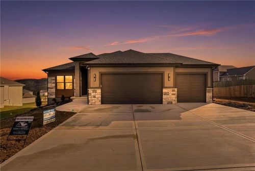 19101 Library Dr, Weston, MO, 64098-1050 | Card Image