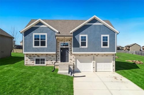 18410 Rock Creek Dr, Smithville, MO, 64089-4505 | Card Image