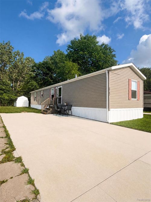 48582 Lakeview E, Shelby Charter Township, MI, 48317 | Card Image