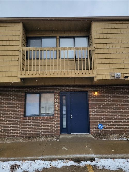 697 Carroll St, Akron, OH, 44304-1971 | Card Image