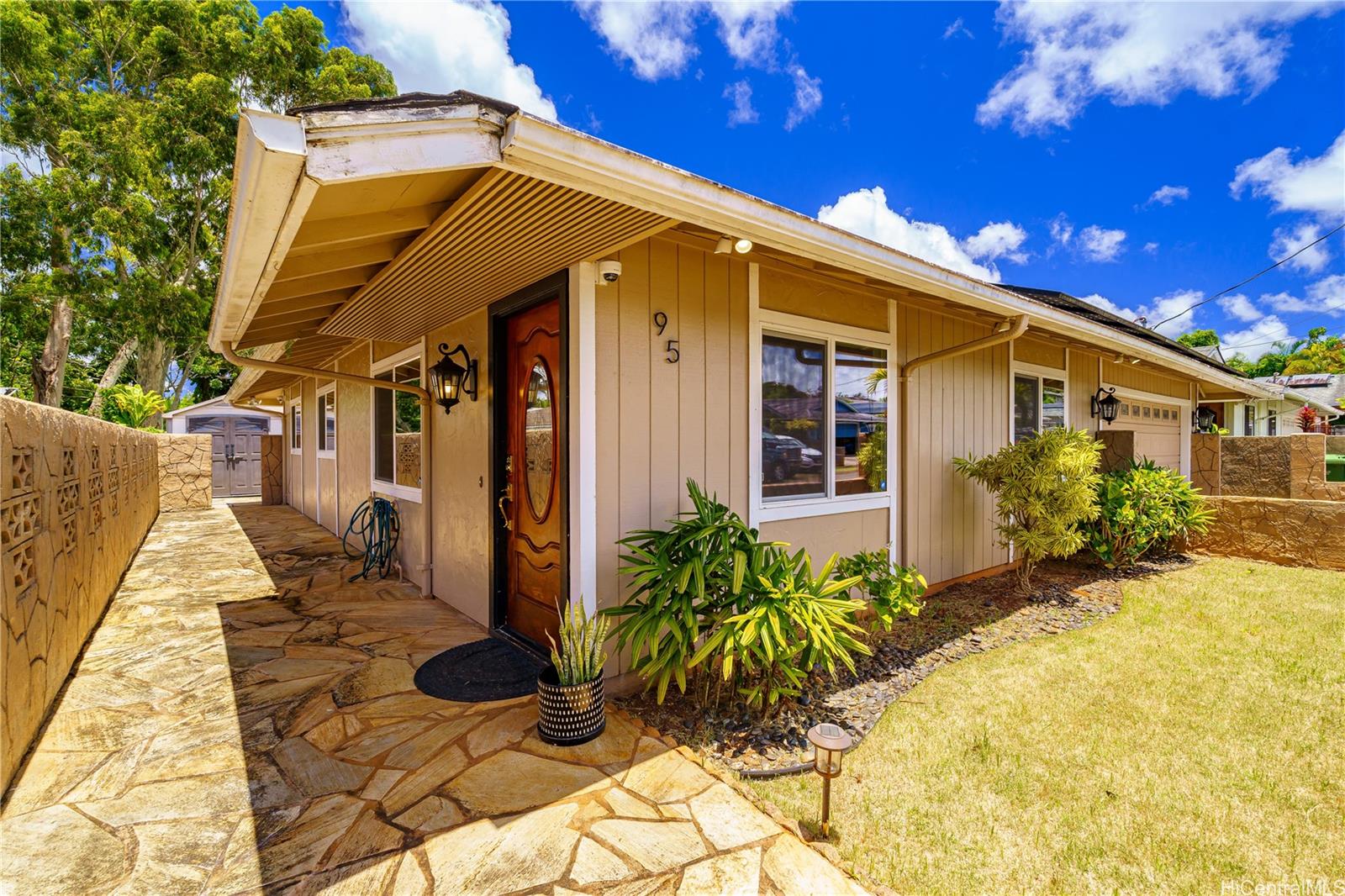 Iho Iho Pl, Wahiawa, HI 96786
