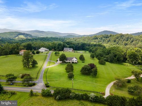 40 Meadowbrook Ct, Bentonville, VA, 22610-2694 | Card Image