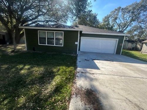 807 Erin St, El Campo, TX, 77437-4159 | Card Image