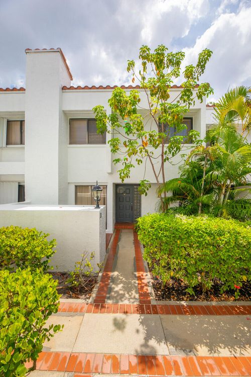 3-5201 Ne 14th Ter, Fort Lauderdale, FL, 33334-4968 | Card Image