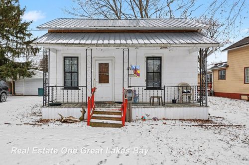 1715 Hancock St, Saginaw, MI, 48602-4046 | Card Image