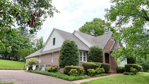 420 Lakeshore Dr, Lexington, TN, 38351-1225 | Card Image