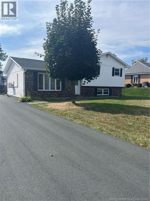 17 Adams Ave, Miramichi, NB, E1V3Y6 | Card Image