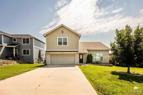 1927 Sutter Woods Rd, Junction City, KS, 66441-2813 | Card Image