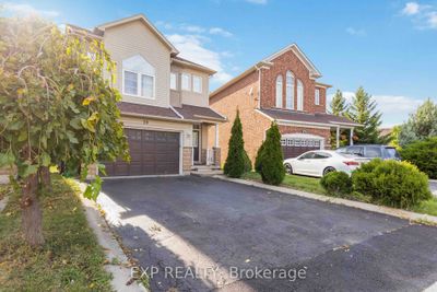 28 Wandering Trail Dr, House other with 3 bedrooms, 4 bathrooms and 4 parking in Brampton ON | Image 3