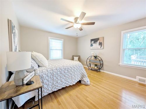458 Woodlawn Estates Dr, Kirkwood, MO, 63122-2805 | Card Image