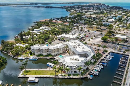 233-5325 Marina Dr, HOLMES BEACH, FL, 34217-1710 | Card Image