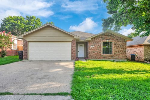 1724 Lincolnshire Way, Fort Worth, TX, 76134-5518 | Card Image