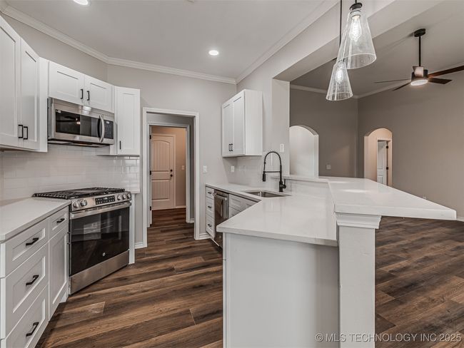 311 E 126 Th St S, House other with 3 bedrooms, 2 bathrooms and null parking in Jenks OK | Image 17