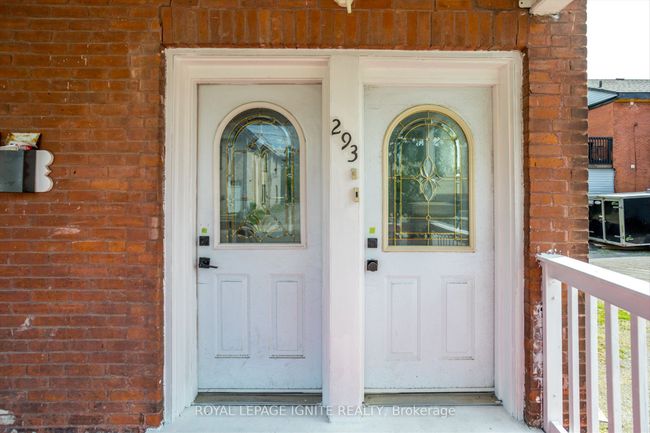 293 Dalhousie St, Home with 5 bedrooms, 3 bathrooms and 4 parking in Peterborough ON | Image 5