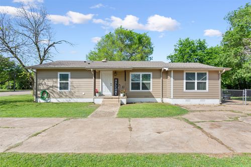 1307 W 6th St, McGregor, TX, 76657-1901 | Card Image