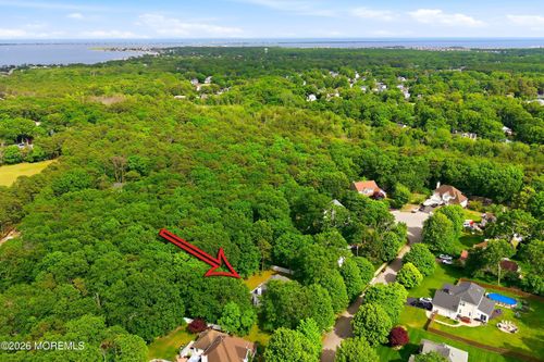 8 Country Woods Ln, Pine Beach, NJ, 08741-1733 | Card Image