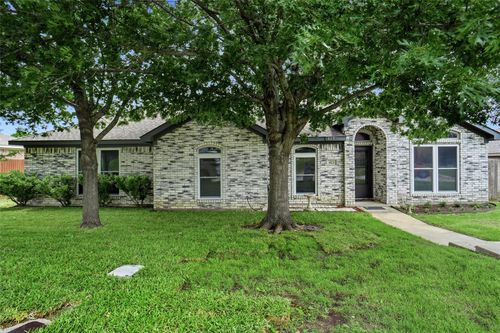 423 Fall Cedar Dr, Fort Worth, TX, 76108-3797 | Card Image