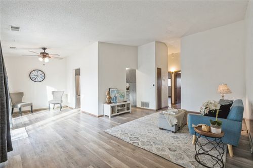 apt-238-2955 Bowling St Sw, Cedar Rapids, IA, 52404-4266 | Card Image