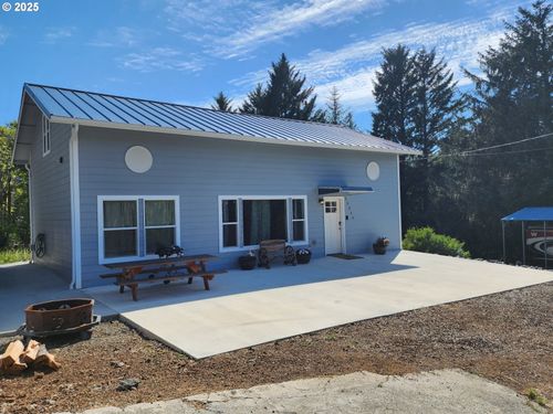 33050 Hillside Acres Rd, Gold Beach, OR, 97444-9538 | Card Image