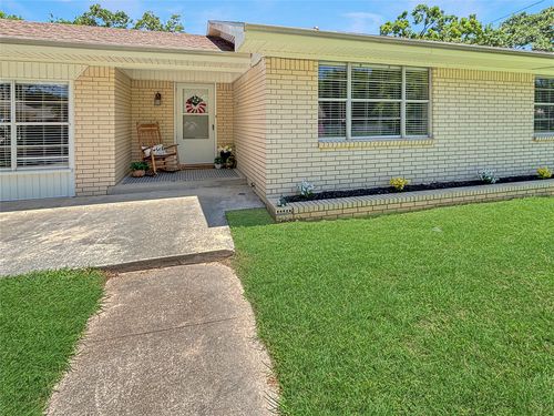 305 S Weatherford St, Chico, TX, 76431-2413 | Card Image