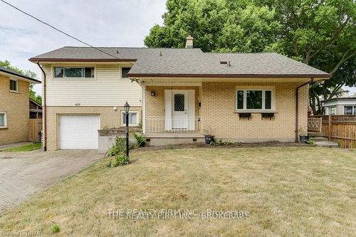 {{alt}} | Card Image