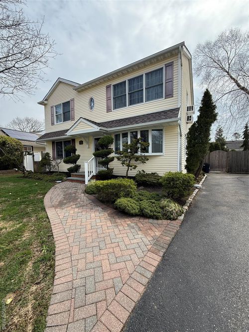 1009 Huckleberry Road, Hempstead, NY, 11710 | Card Image