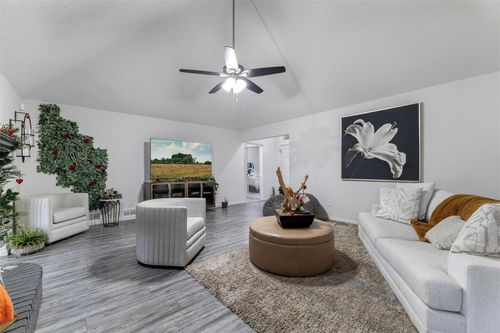 916 Clover Hill Ln, Cedar Hill, TX, 75104-7919 | Card Image