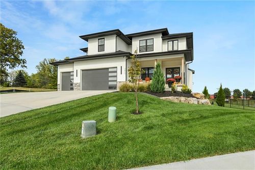 2613 Ne Amanda Ln, Blue Springs, MO, 64029-7855 | Card Image