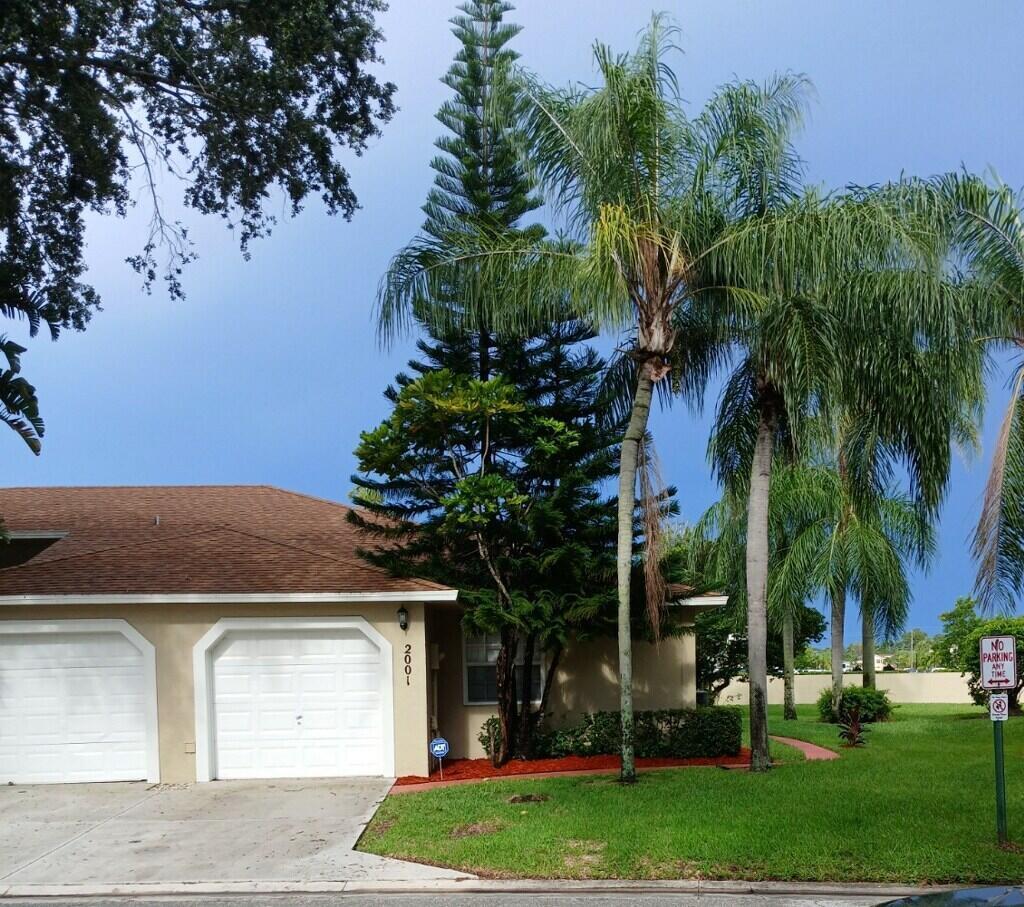 Maplewood Dr, Greenacres, FL 33415