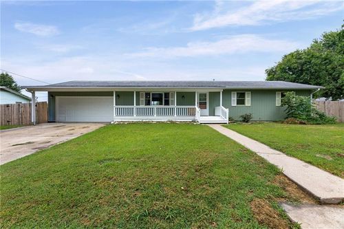542 S Hayes St, Garnett, KS, 66032-2162 | Card Image