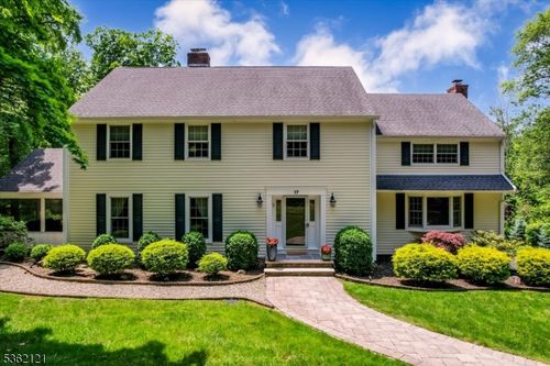 17 Olsen Dr, Warren, NJ, 07059-5032 | Card Image