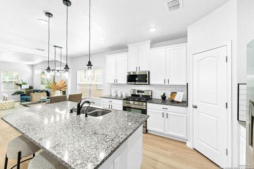 7218 Independence Way, San Antonio, TX, 78223-4869 | Card Image