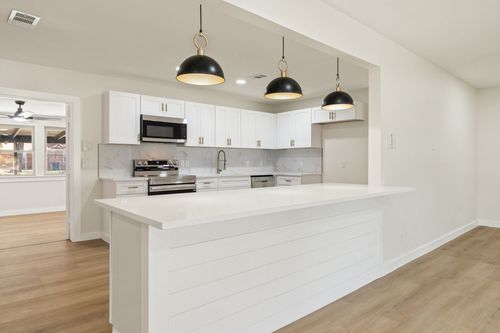 729 Finland St, Grand Prairie, TX, 75050-2318 | Card Image