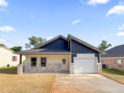 1124 Jones St, Greenville, TX, 75401-4819 | Card Image