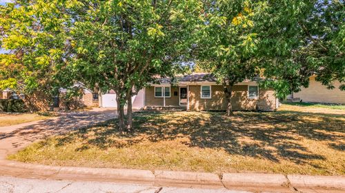 7521 S College Cir, North Richland Hills, TX, 76180-6407 | Card Image