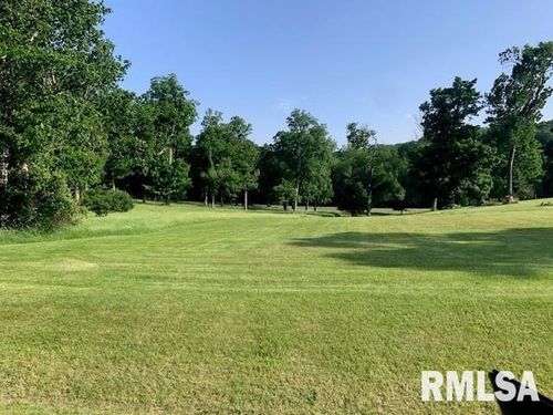 3 Governors Dr, Elkhart, IL, 62634-6092 | Card Image