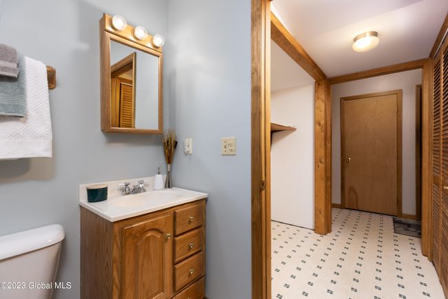 28-Full bath-lower level | Image 28