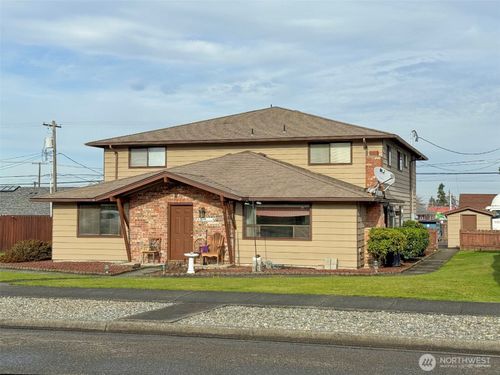 813 E 2nd St, Port Angeles, WA, 98362-3602 | Card Image