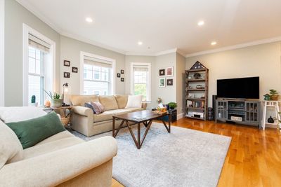 22 - 23 Robbins St., Condo with 2 bedrooms, 1 bathrooms and 2 parking in Waltham MA | Image 3