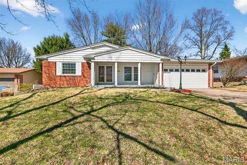 3265 Harness Dr, Florissant, MO, 63033-3715 | Card Image