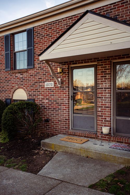 1372 Hartland Woods Way, Lexington, KY, 40515-2004 | Card Image