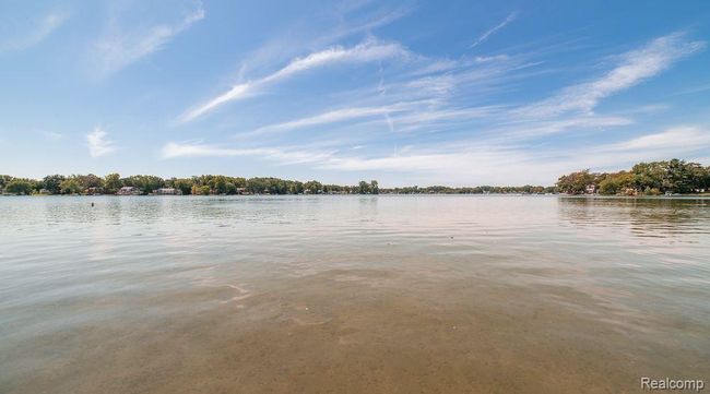 Clear water with SANDY BOTTOM | Image 50