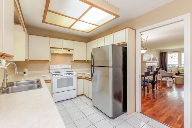 1015 163 St, House other with 3 bedrooms, 3 bathrooms and 6 parking in Surrey BC | Image 9