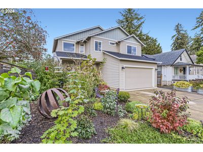 1415 Ne Everett St, House other with 3 bedrooms, 2 bathrooms and 2 parking in Camas WA | Image 2