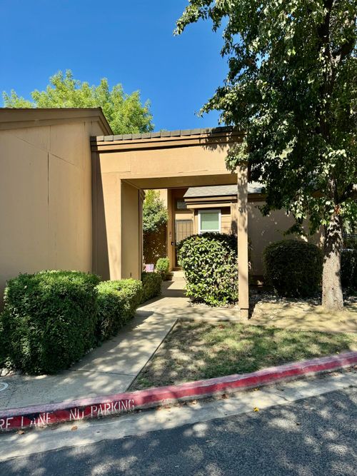 1233 S Kent St, Visalia, CA, 93277-3897 | Card Image